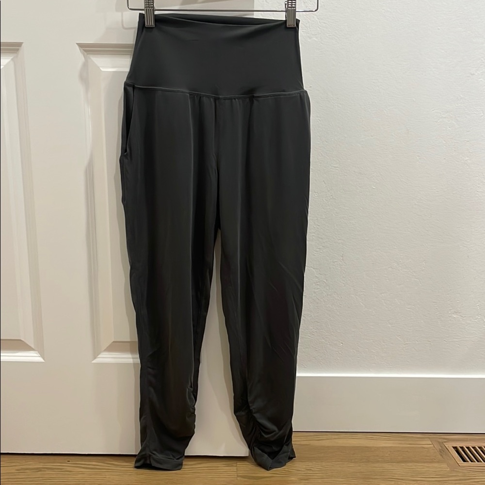 Prana Women’s XS Dark Grey High-Waisted Black Joggers Pants Crop Like New